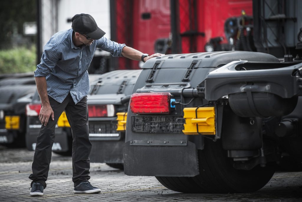 3 Mistakes to Avoid When Choosing a Heavy-Duty Truck Alignment Shop 1 semi truck alignment